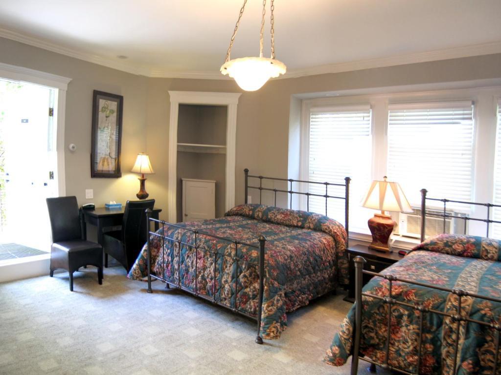 Longwood Inn Μπρούκλαϊν Εξωτερικό φωτογραφία